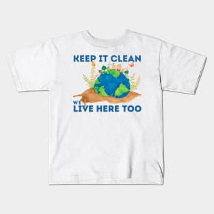 SNAIL : KEEP IT CLEAN WE LIVE HERE TOO Kids T-Shirt